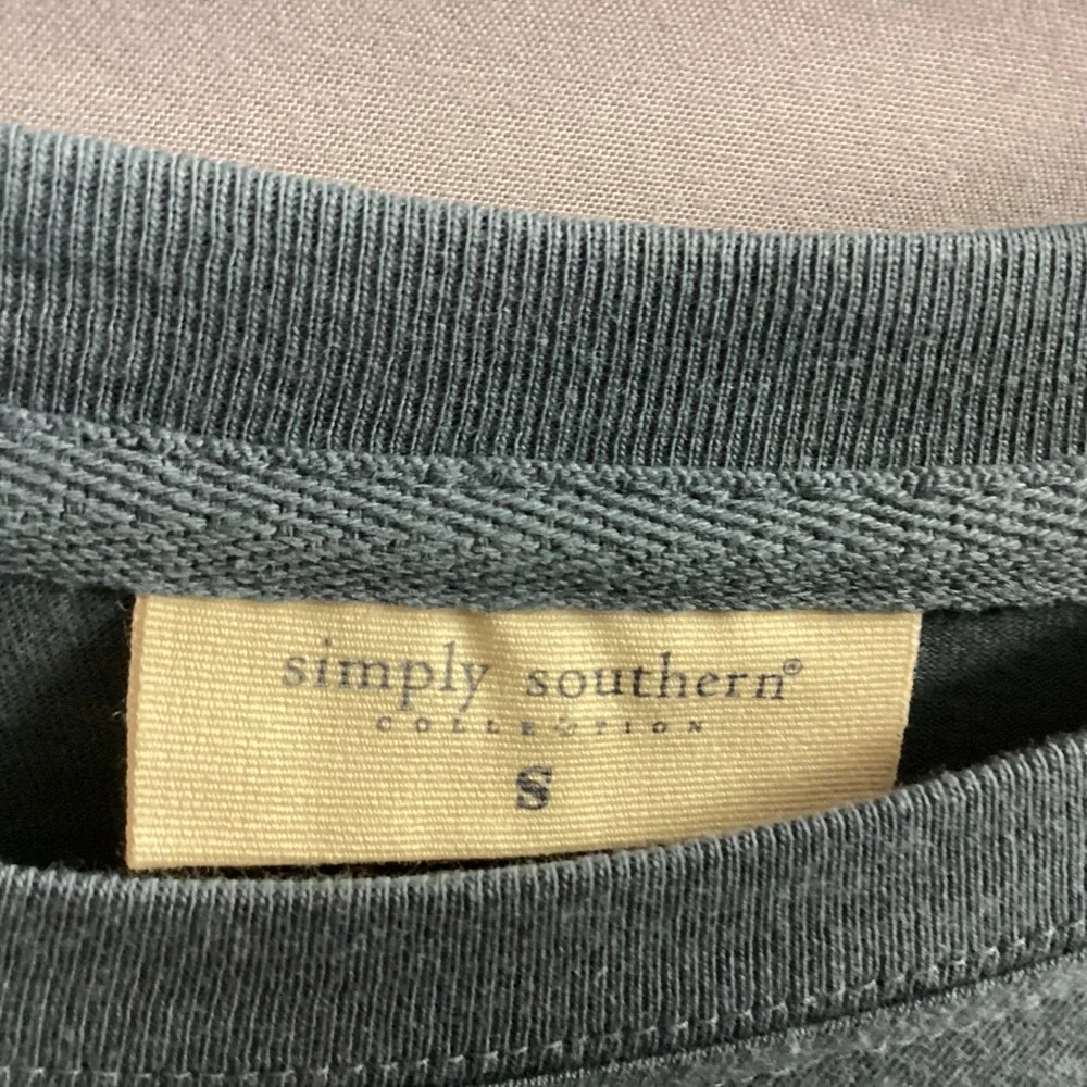 Simply Southern Karma Is A Cat Graphic Long Sleeve T-Shirt Women's‎ S Dusty Blue